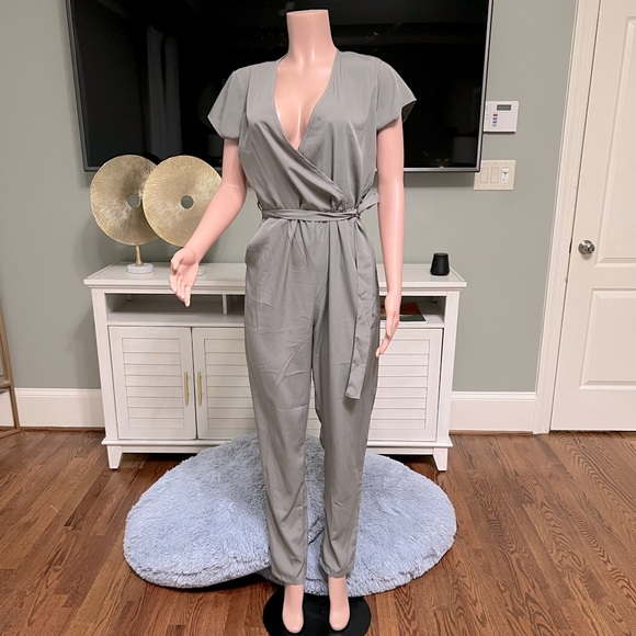 “At Your Best” Lightweight Jumpsuit. Very Classy. Size US 8. Great Fit! NWT! - Picture 1 of 5